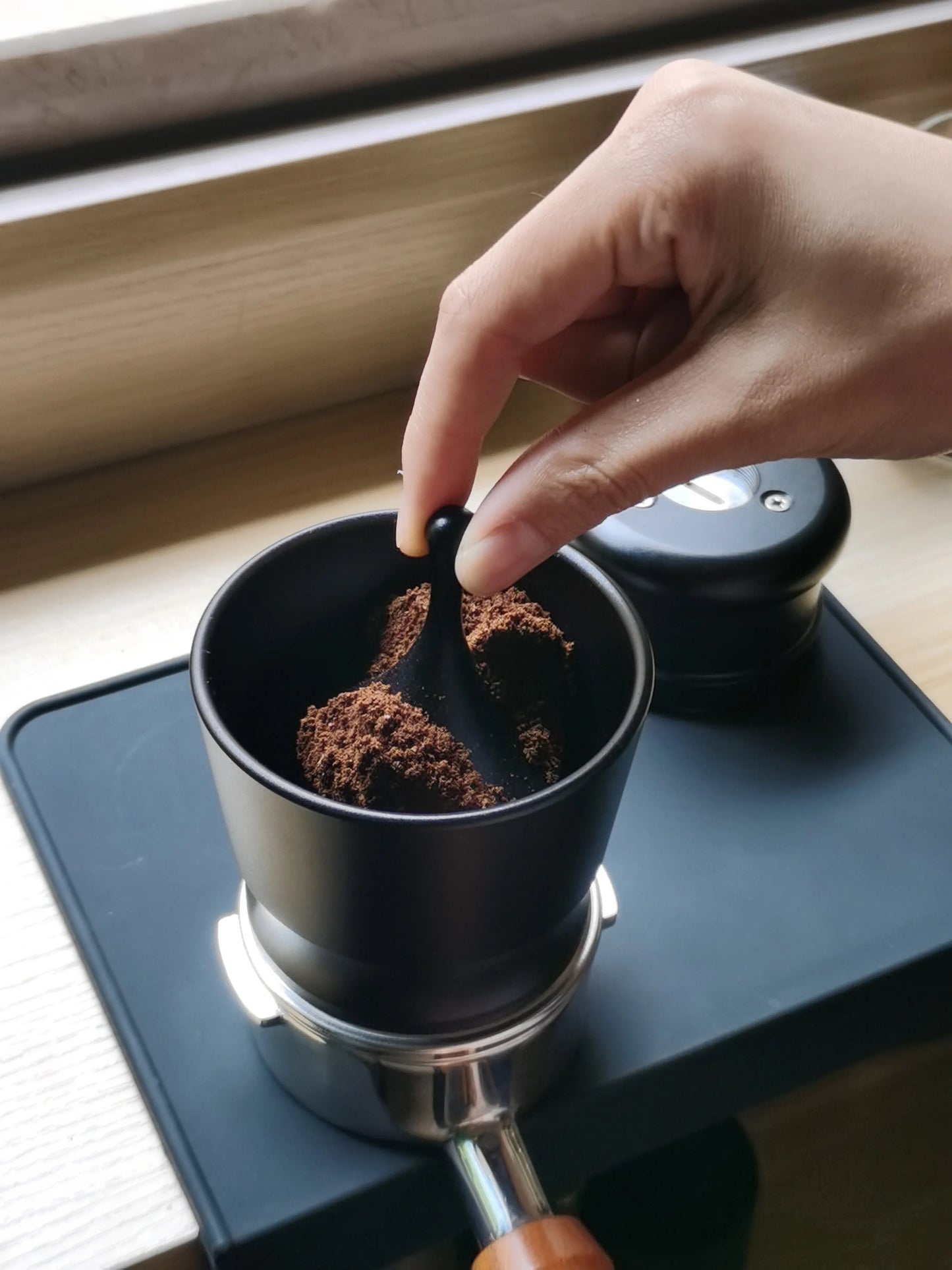 Dosing Cup with lid- 58mm- Black