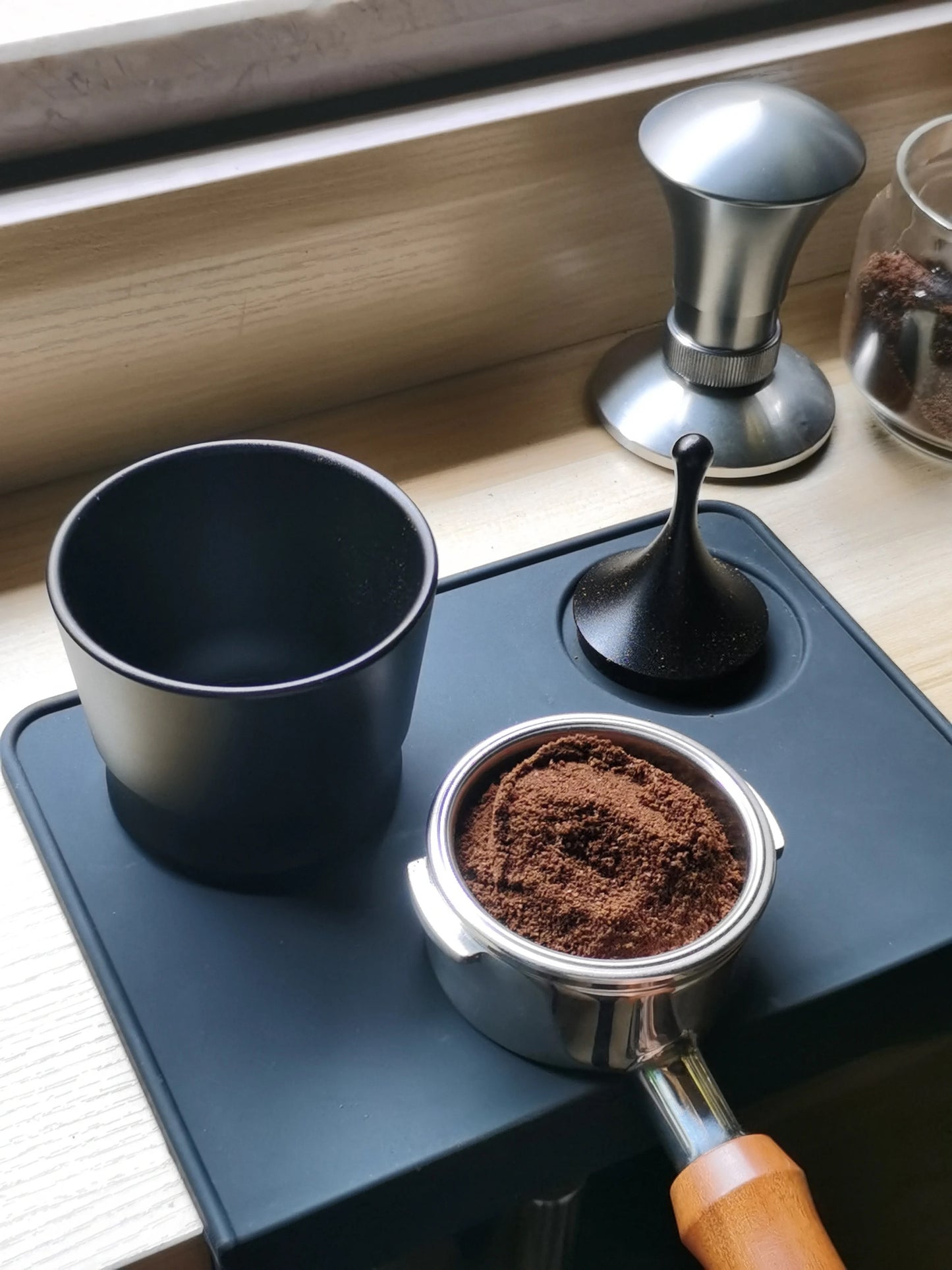Dosing Cup with lid- 58mm- Black